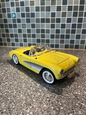 1/18 Scale 1957 Corvette Convertible Model